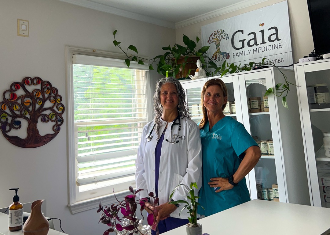 Image of Dr. Hanagud and her business partner Lynda Kelly 