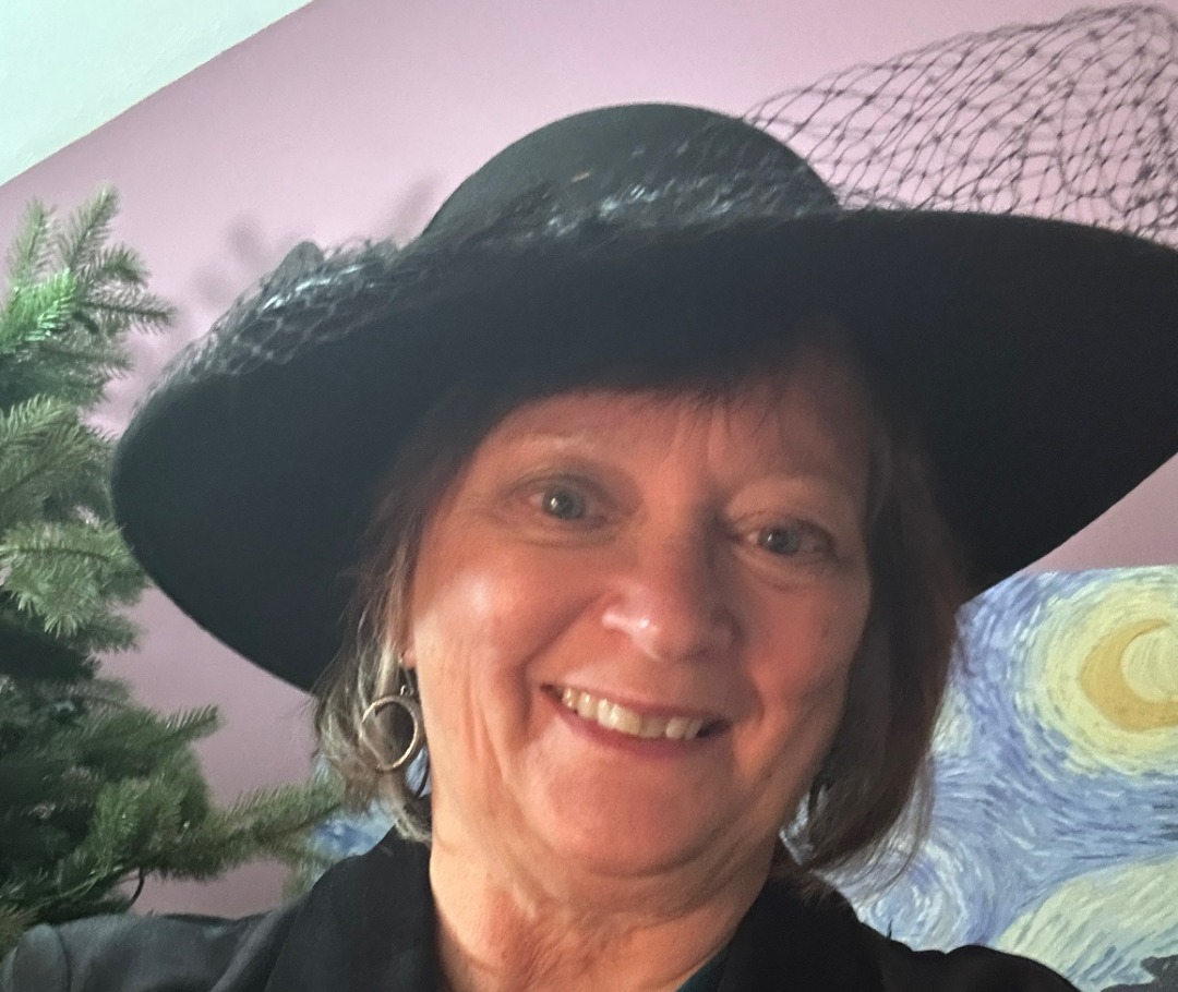 Photo of Dr Hollie ND with a Vintage Hat 